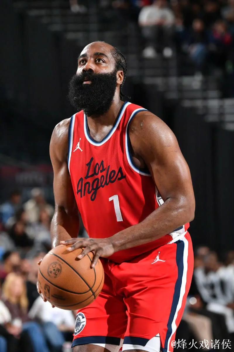 无力回天！快船官媒晒本场比赛的终场海报，球队遭遇四连败